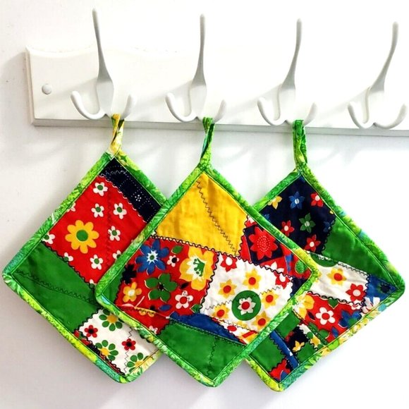POT HOLDERS SET OF 3 HANDMADE CHRISTMAS NEW YEAR HOLIDAY GIFT NEW - Picture 1 of 6